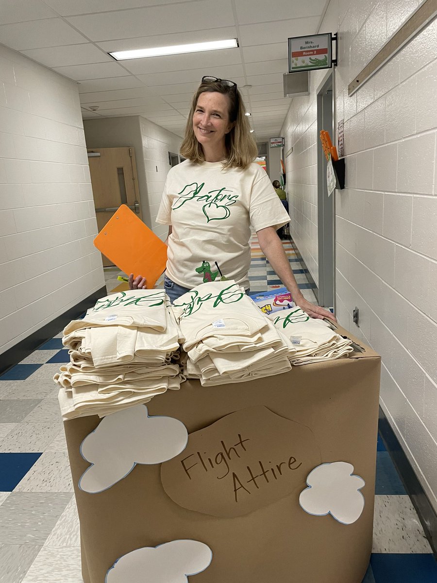 While our amazing <a href="/GESGatorPTO/">Garrisonville Elementary PTO</a> was serving mid flight snack today, <a href="/JodiOdlum/">Jodi Odlum</a> and I were issuing Flight Attire to our GATORIFIC <a href="/GESGATOR/">Garrisonville Elem.</a> staff to show our appreciation 💚🧡🐊