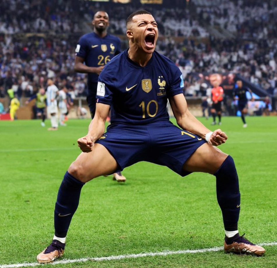 AV_JR13's tweet photo. صفقة مبابي هذا الصيف مفيدة للريال و لمبابي و لباريس.
للريال لان بنزيما مستواه سيء هذا الموسم خصوصا بدنياً يعني قرب ينتهي و يحتاج مهاجم و مبابي الانسب طبعاً.
لباريس لان لو بقى عندهم راح يطلع مجاني بالصيف الي بعده و مايستفادون منه شي عكس لو يبيعونه ب 200 مليون و اكثر هذا الصيف https://t.co/6d52S1tkEA