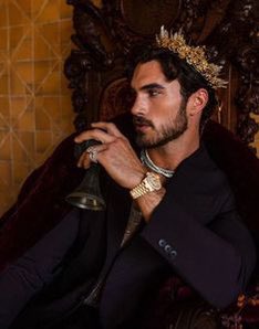 🔥🔥𝐇𝐔𝐌𝐏 𝐃𝐀𝐘 𝐇𝐎𝐓𝐓𝐈𝐄🔥🔥
I’m honour of the coronation of King Charles III I’d like to get all your hot royal recs 👑
#HumpDayHottie #RoyalRomance