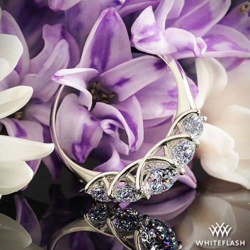 Whiteflash's tweet image. You are a first-time diamond buyer or maybe an experienced jewelry enthusiast and you're thinking: "What kind of diamond should I choose?"  This blog is your go-to source for information. Find out which one is the right for you here bit.ly/3RGEvnq✨#Houston #labcreated