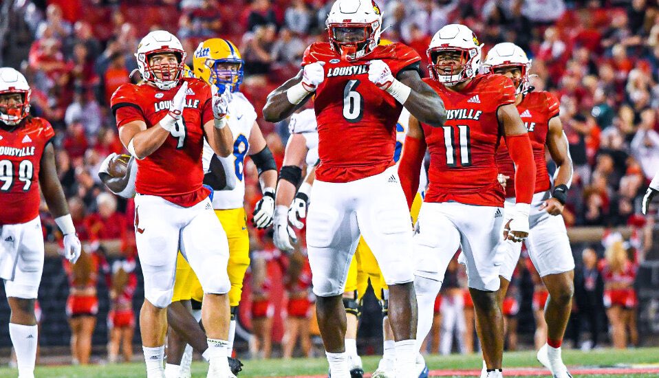 Artavius Jones (@artaviusj1) on Twitter photo #AGTG โ๏ธ After A Great Talk With <a href="/CoachMarkHagen/">Mark Hagen</a> I'm very blessed and thankful to say I have received a Offer from University of Louisville ๐ดโซ๏ธ <a href="/ULFBRecruiting/">Louisville FB Recruiting</a> <a href="/LouisvilleFB/">Louisville Football</a> <a href="/BlountstownFB1/">Blountstown Football</a> <a href="/buggs_sr/">Charles Buggs Sr</a> <a href="/GregJordan12/">Greg Jordan</a> <a href="/JeffBrohm/">Jeff Brohm</a> #AGTG โ๏ธ After A Great Talk With <a href="/CoachMarkHagen/">Mark Hagen</a> I'm very blessed and thankful to say I have received a Offer from University of Louisville ๐ดโซ๏ธ <a href="/ULFBRecruiting/">Louisville FB Recruiting</a> <a href="/LouisvilleFB/">Louisville Football</a> <a href="/BlountstownFB1/">Blountstown Football</a> <a href="/buggs_sr/">Charles Buggs Sr</a> <a href="/GregJordan12/">Greg Jordan</a> <a href="/JeffBrohm/">Jeff Brohm</a>