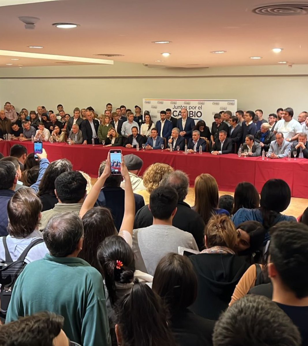 Se respiran aires de institucionalidad en #Tucumán. 
La Constitución no puede seguir siendo violada al antojo del poder de turno. 
Gracias <a href="/GerardoMorales/">Gerardo Morales</a>  por tu apoyo, para que #juntos cambiemos #Tucumán y todo el país.