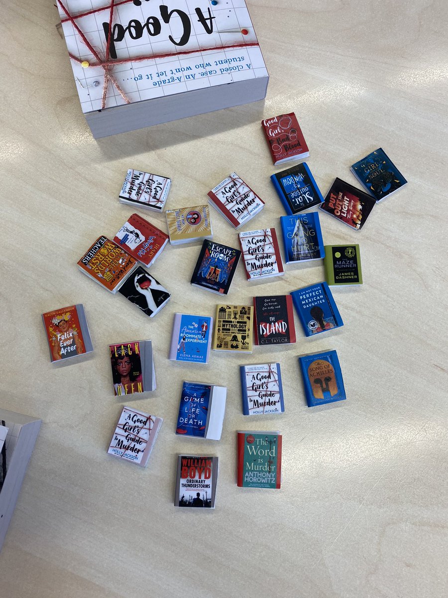 Ms_Holyoake's tweet photo. We made some more mini books at Book Club tonight 🥰 we’re also nearing the end of our book! 😱📖❤️ @KAKempston @LibraryKCA https://t.co/CQGR9jMoHS