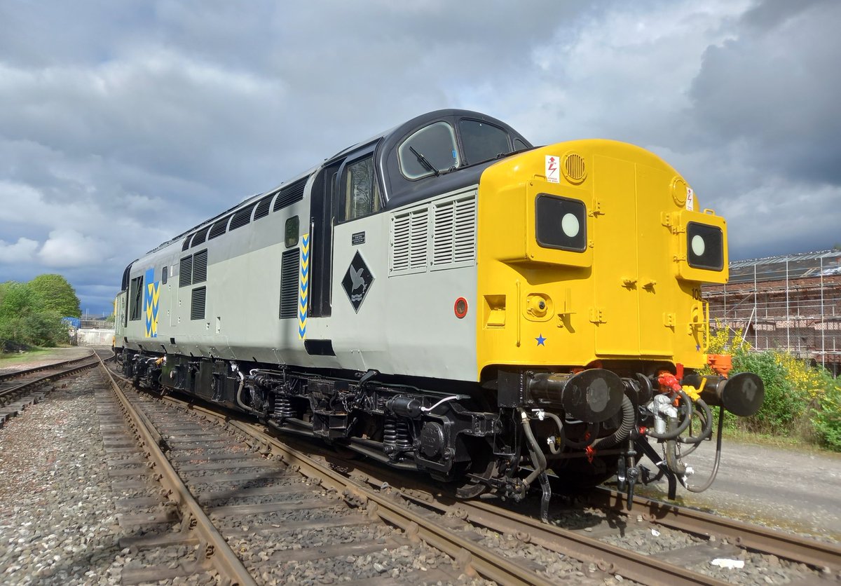 kippingjim's tweet photo. Checked and ready for service at weekend 😍😍😍 @elrdiesel @eastlancsrly #tractor #ee https://t.co/EjrkTcEZbf