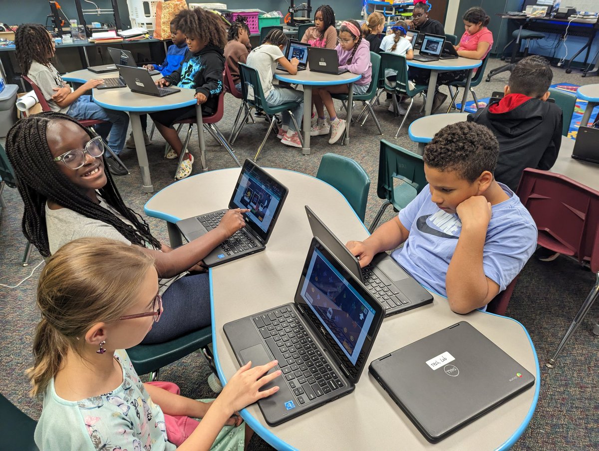 CTE_Mr_Hilburn's tweet image. 3rd grade is training A.I. today to recognize the difference between trash and fish through #codeorg and their excellent machine learning course!