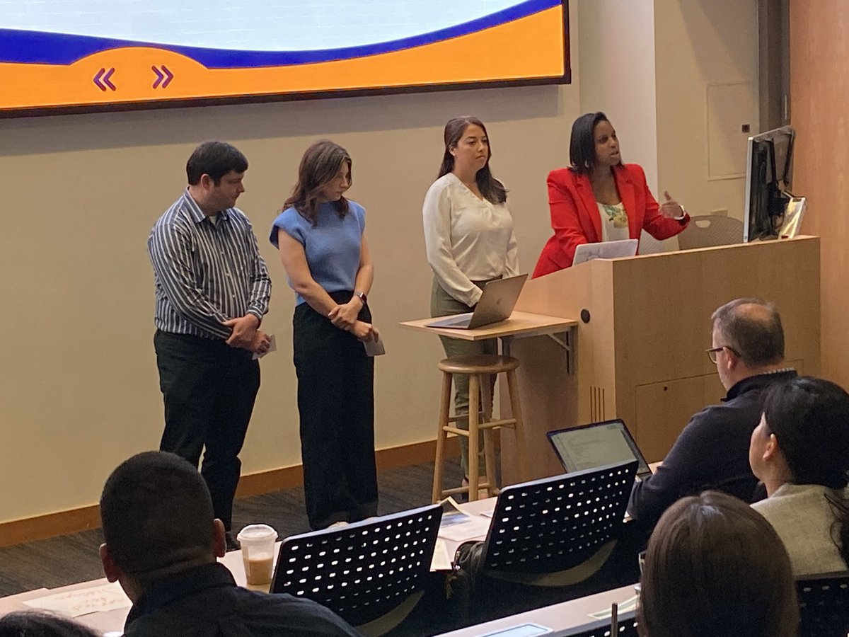 USCMPAOnline's tweet photo. #MPA #Capstone #CaseChallenge. Our second team takes on #community banking crisis @USCPrice @USCPrice #Residency https://t.co/6ToCmSYpZ4