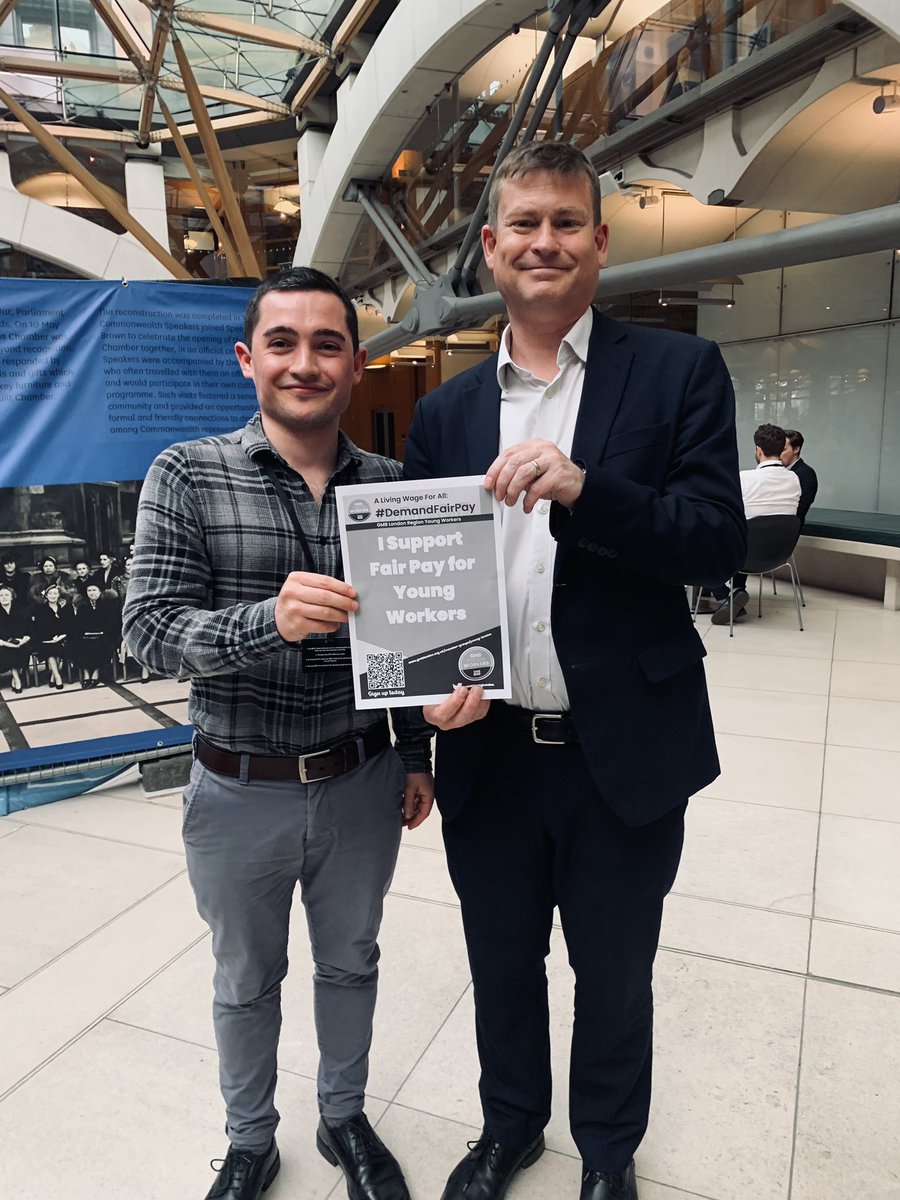 Great to meet Shadow Employment Rights Minister @justinmadders tonight to discuss our #DemandFairPay campaign. Productive discussion on how the next @UKLabour government would deliver for young workers.