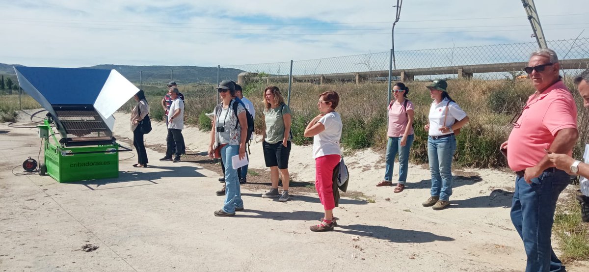 ObservatorioOCT's tweet photo. Ayer por la mañana acudimos a una visita a una experiencia de referencia en materia de recogida selectiva y tratamiento de biorresiduos municipales: el proyecto REALIMENTA y la planta de compostaje del IMIDRA (finca el Encín) en Alcalá de Henares
#REALIMENTA https://t.co/WYJrSusgpi