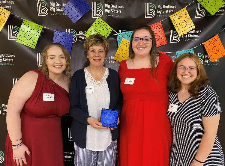 GenevaCollege's tweet image. Last week, a few of our students accepted the Outstanding Support of Program Award from @BBBSofBC. This award was given to the SSV 303 class for their excellent execution of their fall fundraiser and long-standing support of the program.

#genevacollege #award #BBBS