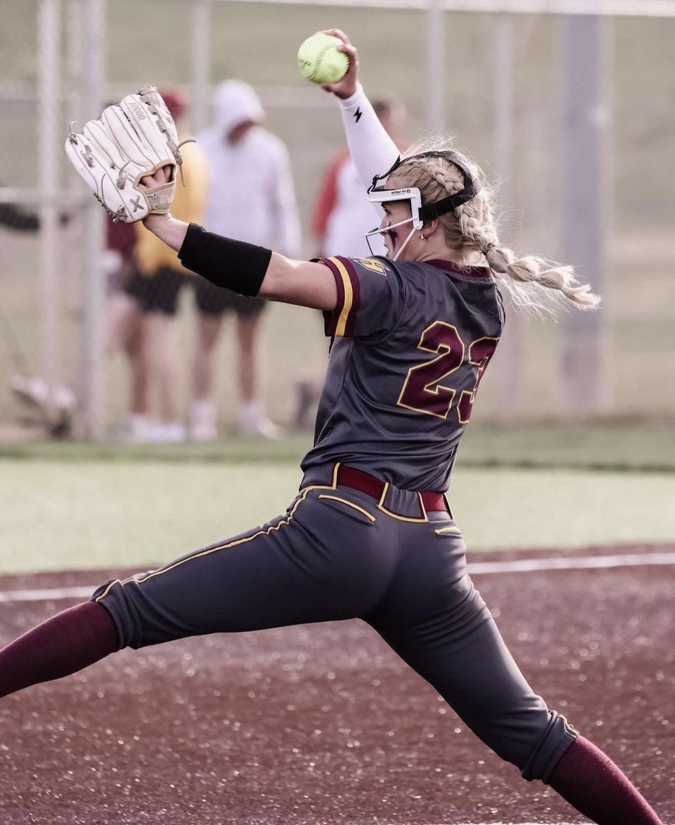 WAC champion Hays High softball (13-5) is led at the plate by Riley Dreher and in the circle by Aubree Thomas. 

Dreher (left) is batting .582 with 29 RBI. 12 extra base hits - 9 doubles, 3 HR 💪🏼 

Thomas (right) has posted an impressive 2.13 ERA in 69 innings pitched with 94