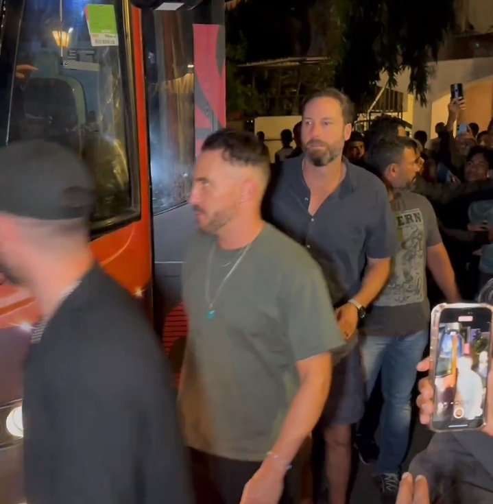 cricketman2-on-twitter-virat-kohli-and-anushka-sharma-host-the-rcb