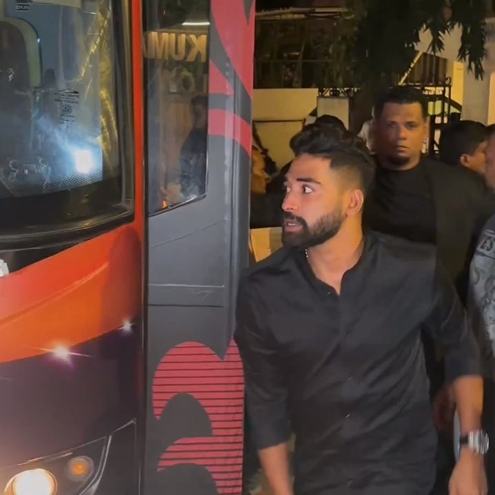 cricketman2-on-twitter-virat-kohli-and-anushka-sharma-host-the-rcb