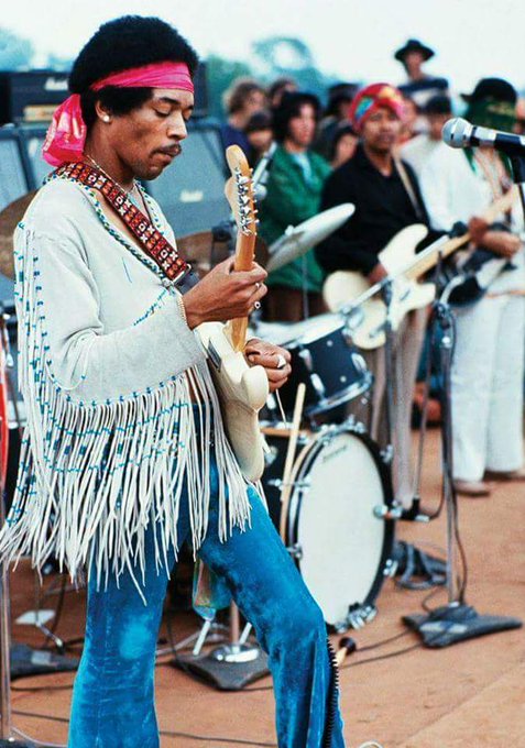 crockpics's tweet photo. Jimi Hendrix at Woodstock, Photo by Henry Diltz. https://t.co/BU9PYCSL6f