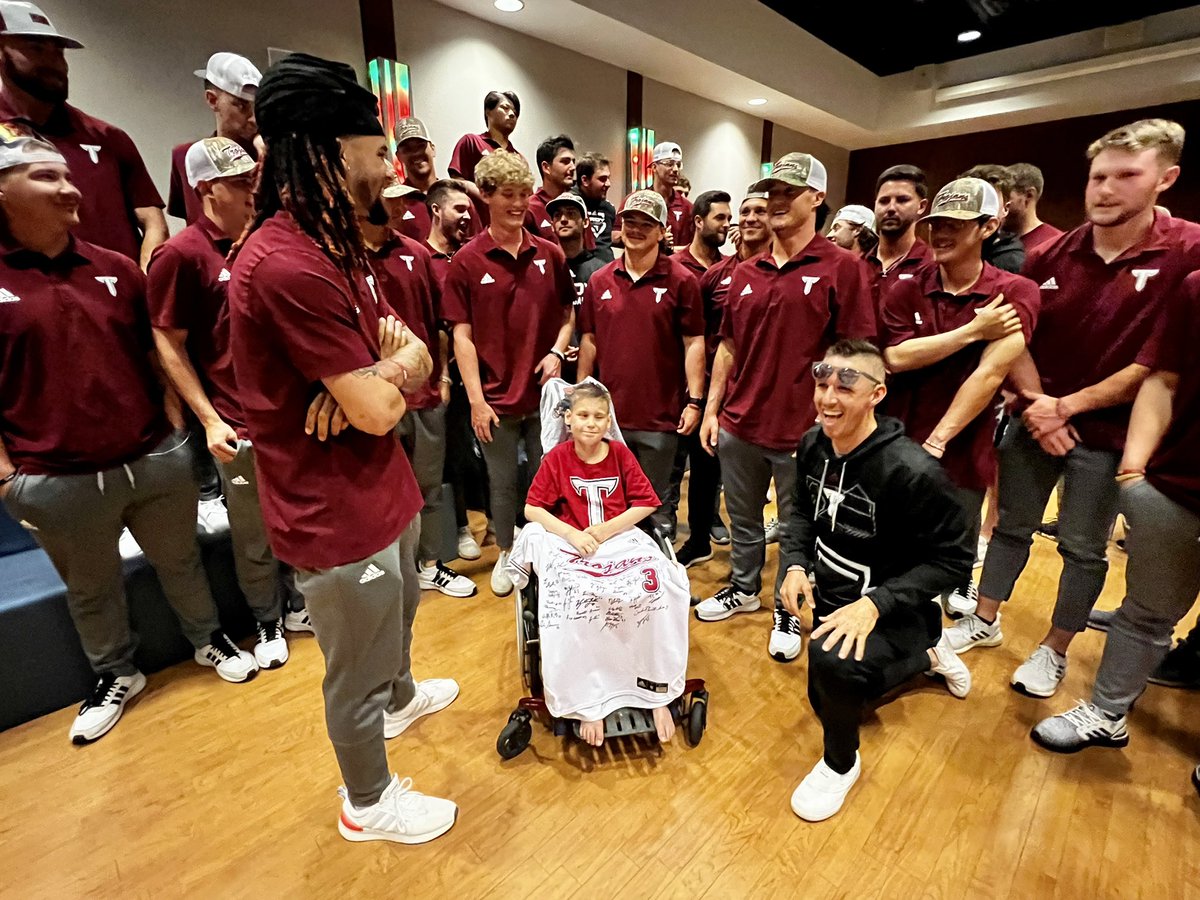 TroyTrojansBSB's tweet photo. Couldn’t make the trip up to Marshall without stopping and surprising our biggest fan Correy!

#BoysOfTroy 🛡 | #OneTROY ⚔️⚾️ https://t.co/iLg6v2H4SM