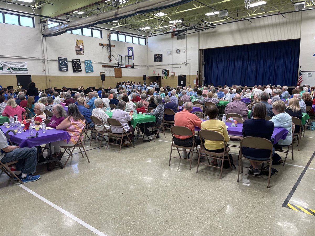 About 200 for the final 60+ luncheon of the year. #msdr9