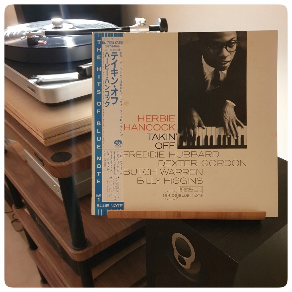 bluefriend's tweet photo. Classic Hancock. In fact, 'Takin' Off' was his first album as leader. 

#herbiehancock #takinoff #nowspinning #jazz #hardbop #butchwarren #billyhiggins #dextergordon #freddiehubbard #bluenoterecords #toshibhaemi #recordcollectionpost #records #vinyl #vin… https://t.co/37KpObCCYR https://t.co/7D7xjnYM8q