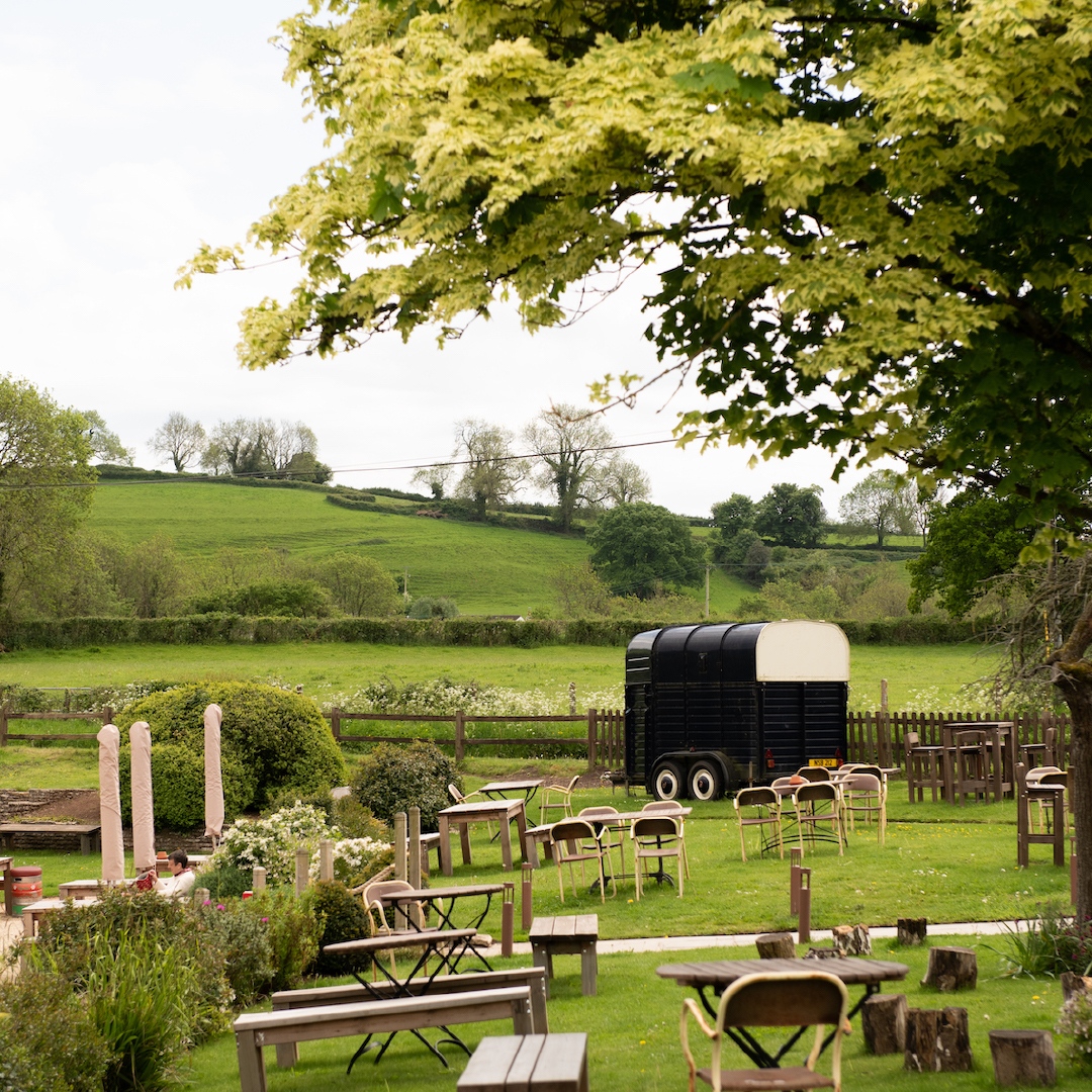 TheLitton's tweet image. The garden and terraces have been filled with chatter, clinking glasses and delicious food over the weekend and it's been wonderful to see you all enjoying the sun 🌞

If you'd like to book please go to our website.
thelitton.co.uk

#springgetaway #somerset #thelitton