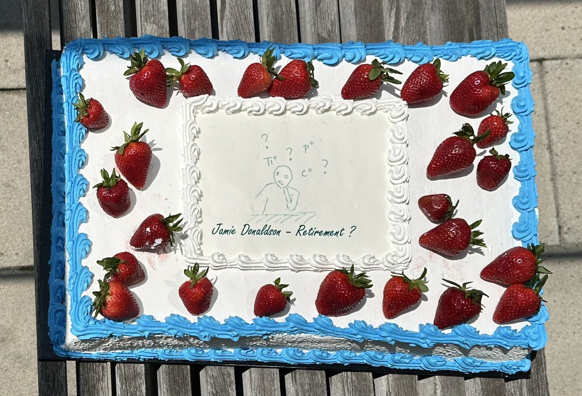 EnviroChemUofT's tweet photo. Congratulations @djdchemtoronto! Thank you for everything you’ve done for the department! https://t.co/Lhotz23Dtk