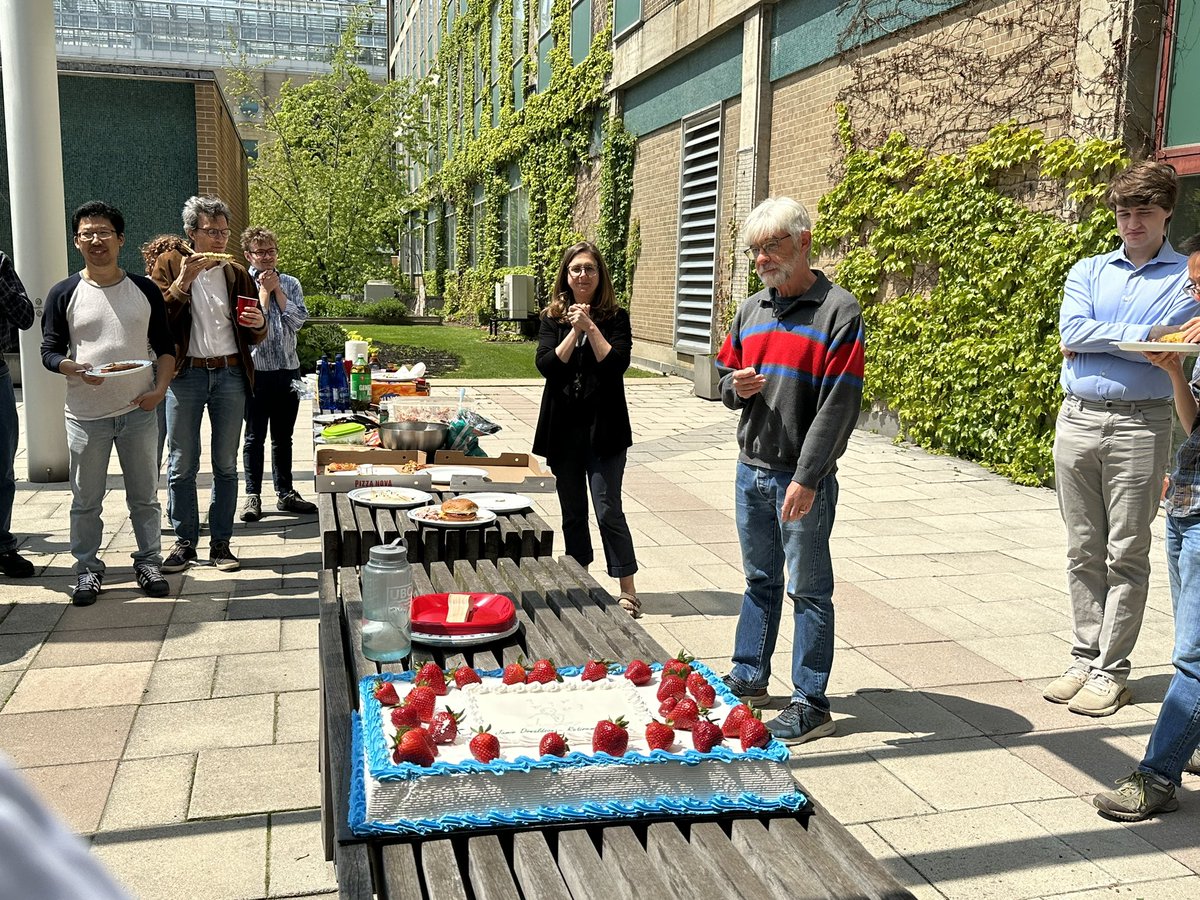 EnviroChemUofT's tweet photo. Congratulations @djdchemtoronto! Thank you for everything you’ve done for the department! https://t.co/Lhotz23Dtk