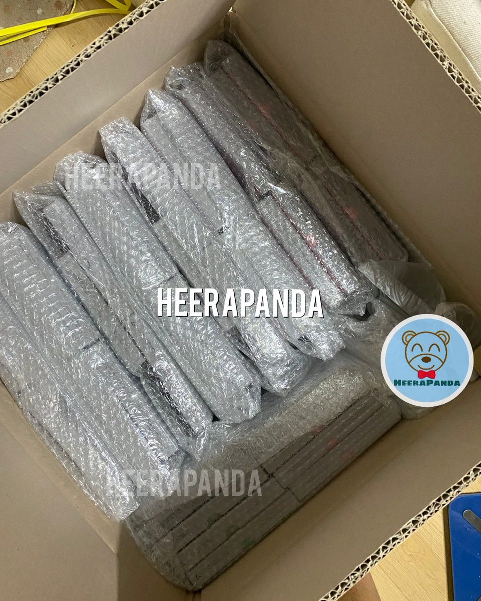 heerapanda's tweet photo. [#Heera_KR - #Heera_Seventeen]

🇰🇷 Arrived Korea ✨

#SEVENTEEN 
Album FML - WEVERSE 
Lightstick Carat Bong Ver. 3

Sneak Peek at what's arriving next week 🇮🇩 https://t.co/e6bwHwZIhv