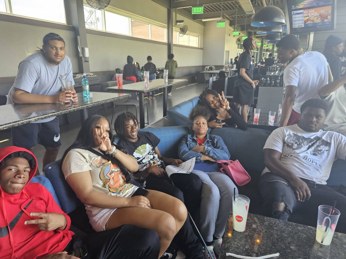 PearlCohnHS's tweet photo. It’s #SeniorWeek at #PearlCohn and we knew exactly what this day needed…Top Golf ⛳️! @MiriamHarring14 https://t.co/4qLBC5FpRQ