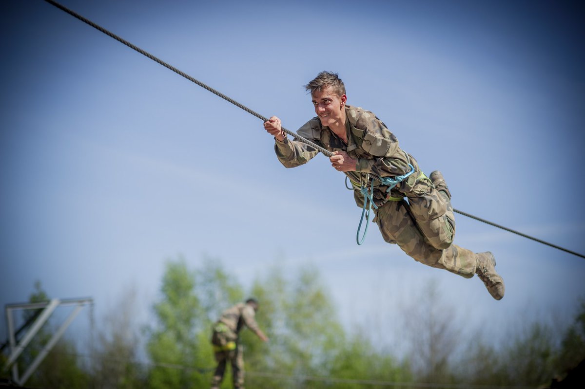 1er_ra's tweet image. 🚨#MercrediCitation :
« La sueur épargne le sang ! »
Nos #SoldatsOps repoussent sans cesse leurs limites pour atteindre un haut niveau de préparation opérationnelle et ainsi être en mesure de prendre l’ascendant sur l’ennemi lors des #MissionsOps ! 👊 #decombat