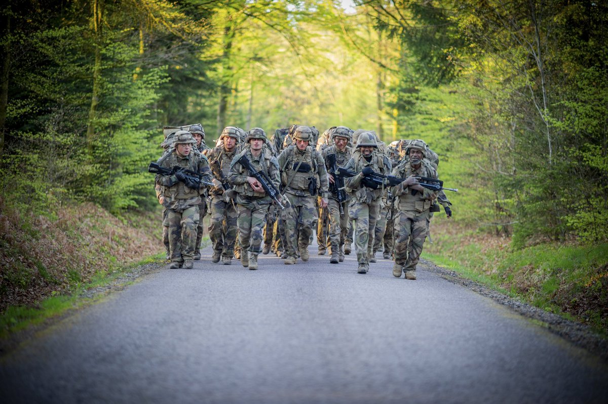 1er_ra's tweet image. 🚨#MercrediCitation :
« La sueur épargne le sang ! »
Nos #SoldatsOps repoussent sans cesse leurs limites pour atteindre un haut niveau de préparation opérationnelle et ainsi être en mesure de prendre l’ascendant sur l’ennemi lors des #MissionsOps ! 👊 #decombat