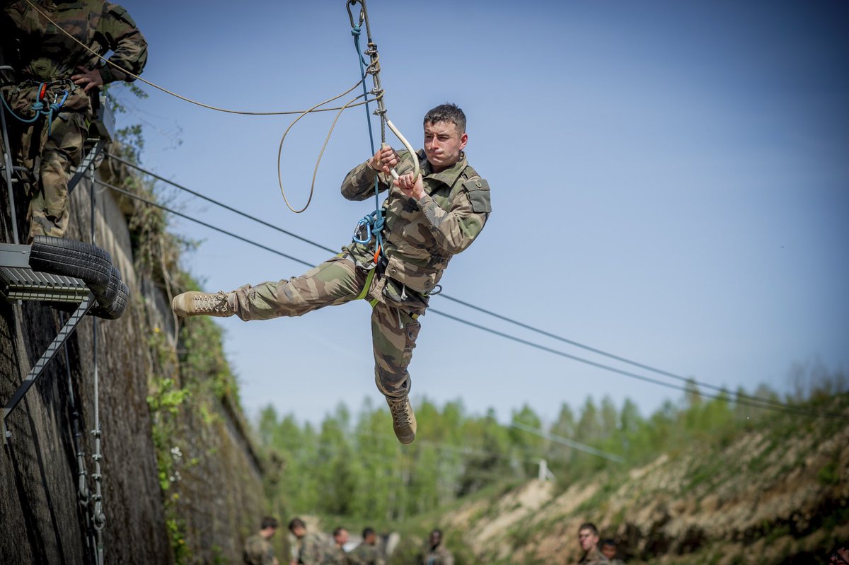 1er_ra's tweet image. 🚨#MercrediCitation :
« La sueur épargne le sang ! »
Nos #SoldatsOps repoussent sans cesse leurs limites pour atteindre un haut niveau de préparation opérationnelle et ainsi être en mesure de prendre l’ascendant sur l’ennemi lors des #MissionsOps ! 👊 #decombat