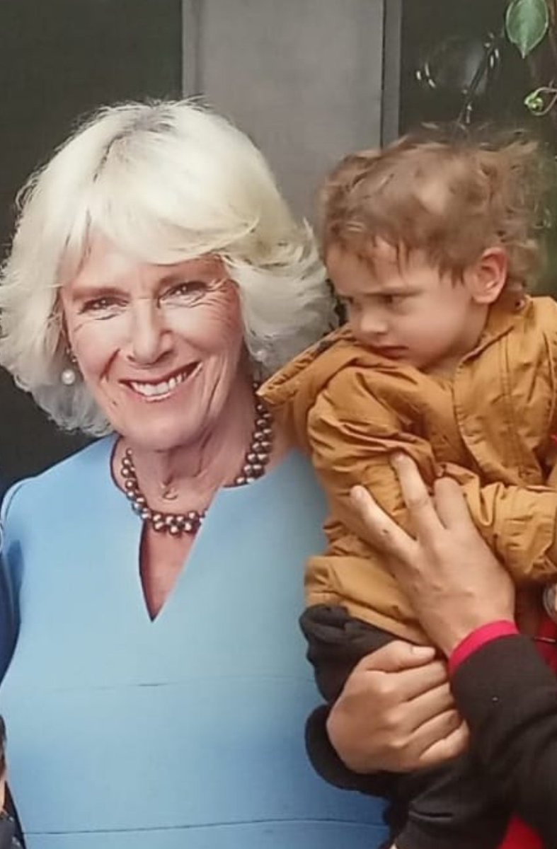 RitaMinerva's tweet image. Parece que a mi sobrino no le gusta mucho la nueva Reina jajaja 
#notinmywatch