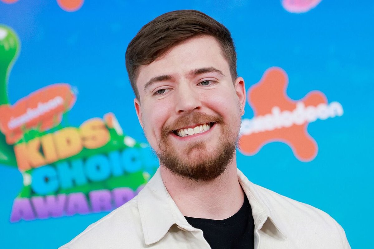 poptime's tweet photo. 🚨 AGORA: MrBeast, o maior YouTuber do mundo, pagou a cirurgia para dar a audição de volta à 1000 pessoas! https://t.co/EaGNLcJJYa