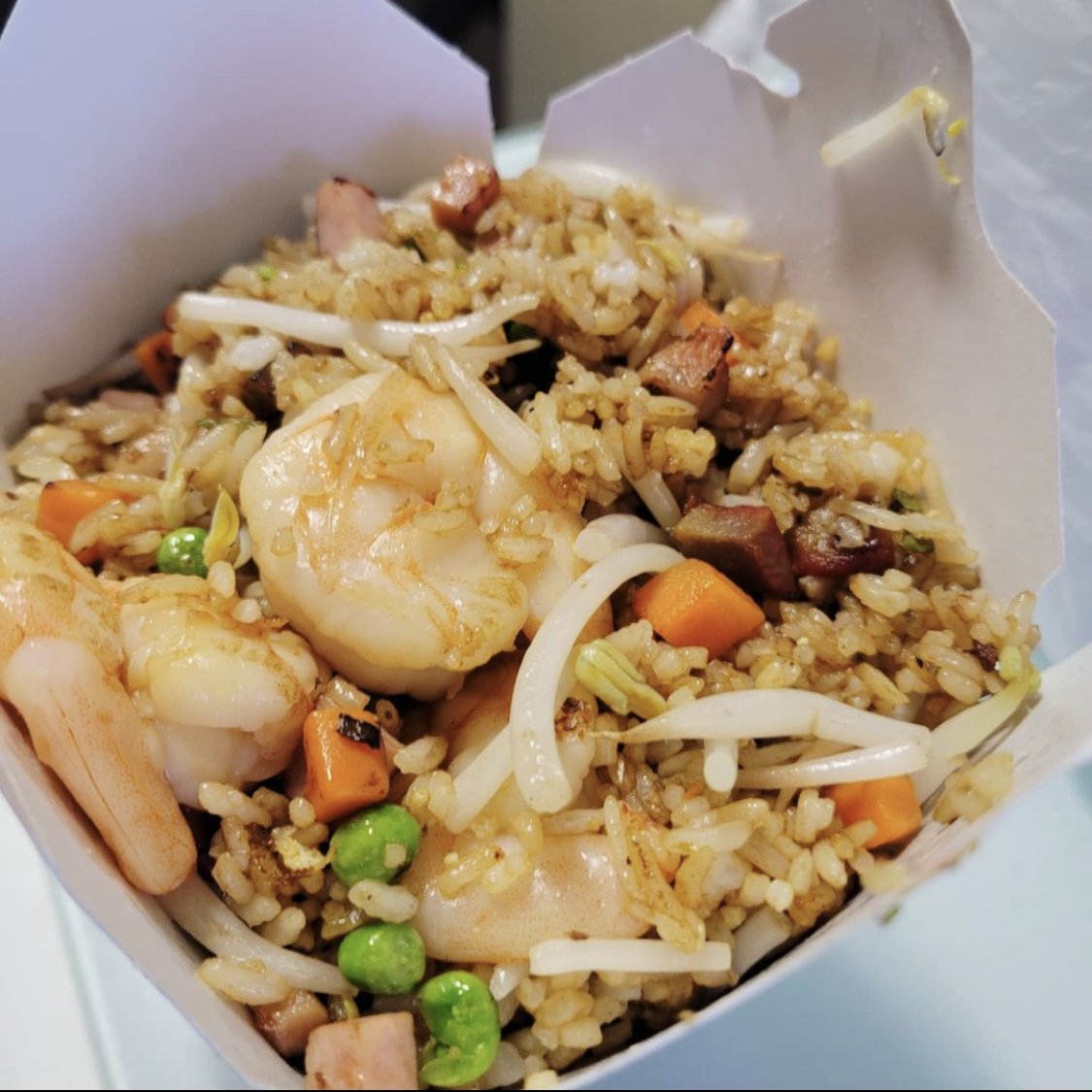 saucedelivery's tweet image. Weeknight takeout from Qianlong Chinese Cuisine cannot be beat. 🥡

#getsaucedelivery #chinesetakeout #miamieats #doral