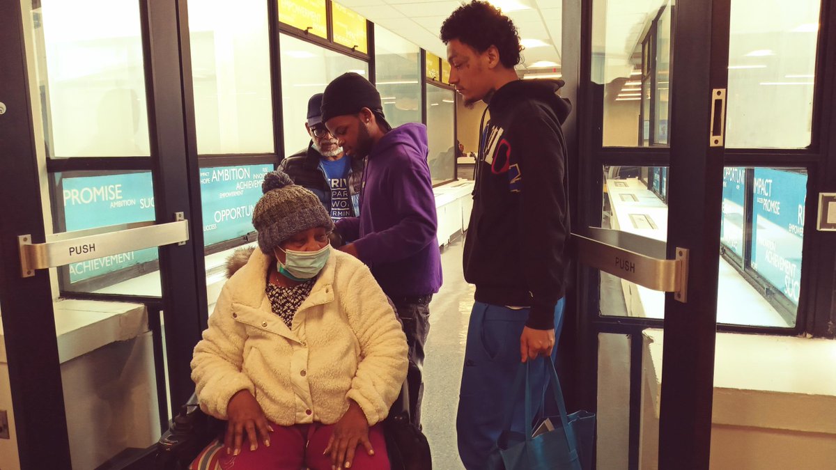 STRIVE Future Leaders volunteers held a food drive for community members of East Harlem. 
Future Leaders is a program for justice-involved young adults, funded by the US DOL, developed in collaboration w <a href="/MDRC_News/">MDRC</a>, <a href="/YDInstitute/">YDI</a>, support from <a href="/AECFNews/">Annie E. Casey Foundation</a>
strive.org/sfl