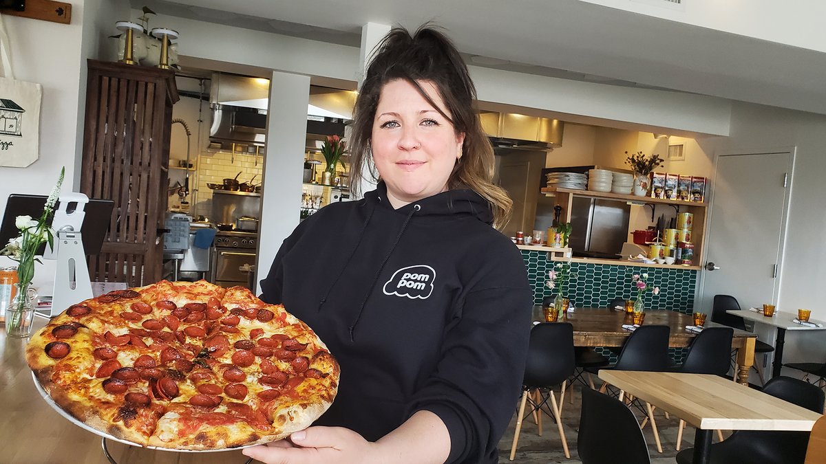 Toronto's loss is Collingwood's gain as couple ditched the big city and decided to follow their dream and open up a pizzeria in the community. Bello Pizza is open and serving up pies on First Street. 
simcoe.com/things-to-do/f…