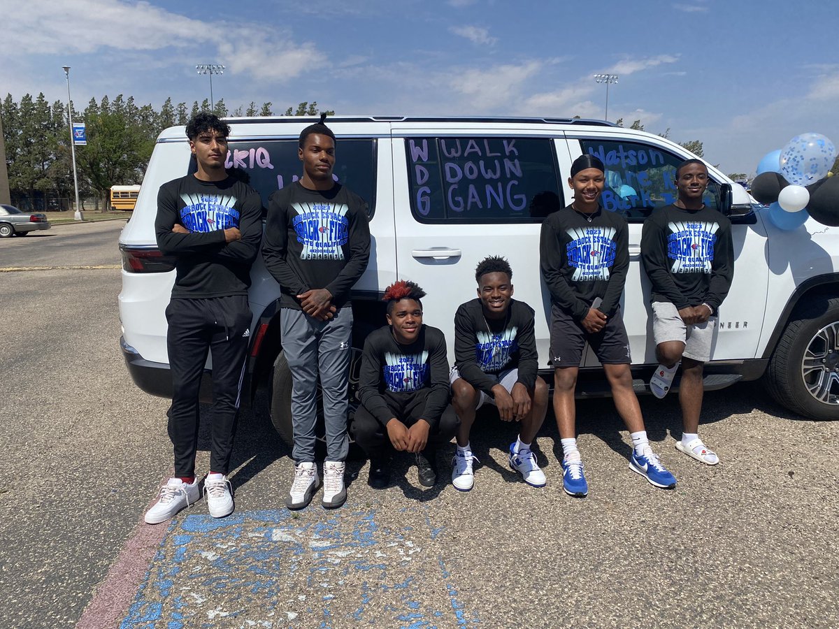 The boys (with their amazingly decorated car) are off to Austin! #statebound