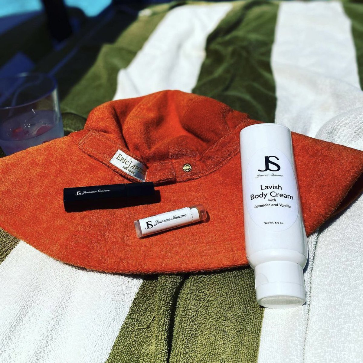 Real Estate Showcase tweet media