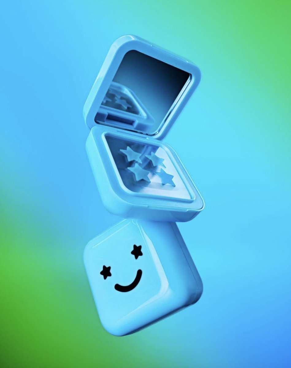 INTRODUCING MY NEW LOOK: BIG BLUE 💙 every1 has been telling me blue would rly make my eyes pop, so i thought i’d try it out ⭐ but dw, i’m still ur fav cube :) just wanted u 2 have a compact 2 keep all ur HYDRO-STARS + SALICYLIC ACID in one place (!)
starface.world/products/big-b…