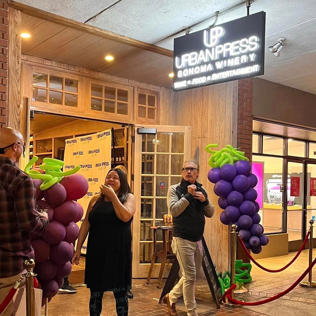 Did you know we can also make waterproof custom neon signs so you can put your sign outside with ease! Welcome your customers with a big sign so they'll know which way to go. Thank you @urbanpresswinery for trusting us! Want to have a custom neon sign? G… instagr.am/p/CsEfn58L_FY/