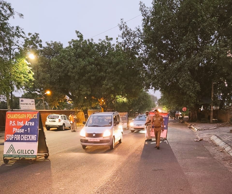 Safety of the public is our first priority, keeping in view #ChandigarhPolice is conducting strict checking of vehicles by setting up nakas throughout the City beautiful
#actionagainstviolators
#actionagainstcriminals
#YourSafetyOurPriority
#WeCareForYou