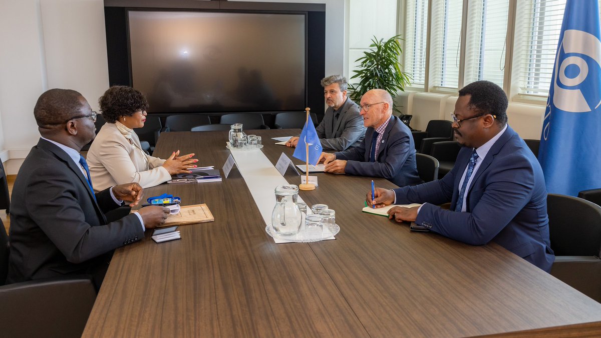 L’ambassadrice du Burkina Faso <a href="/Maimounata/">Maimounata Ouattara</a> a présenté ses lettres de créance à <a href="/_RobFloyd/">_RobFloyd</a>. Un échange chaleureux soulignant l'engagement du 🇧🇫 envers le #TICE et l'importance du renforcement des capacités régionales et de la formation.