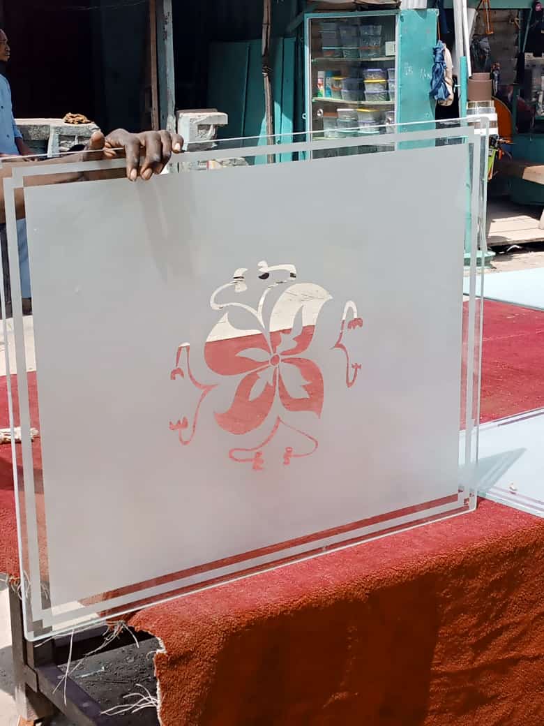 OlaglassTech's tweet image. Even on a free table, eat what you can afford ✌️

#Glasswork
#Glassdesign