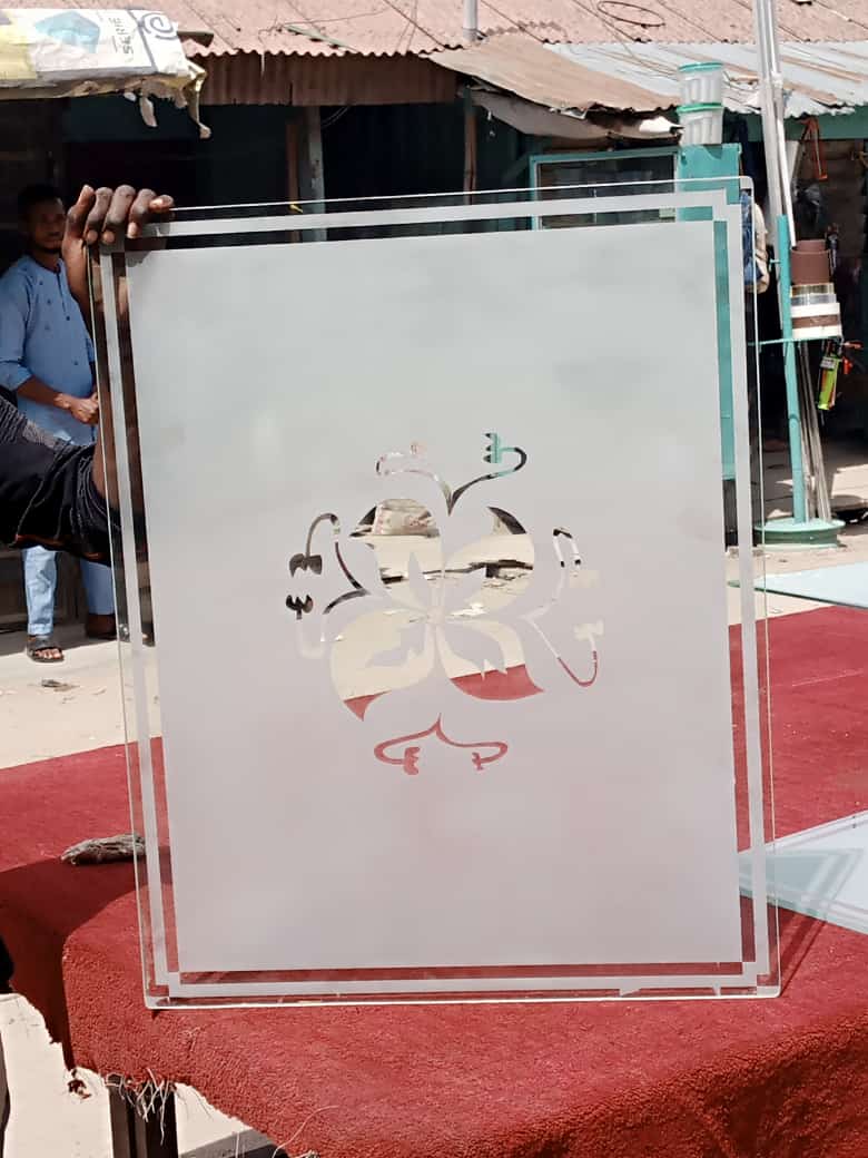 OlaglassTech's tweet image. Even on a free table, eat what you can afford ✌️

#Glasswork
#Glassdesign