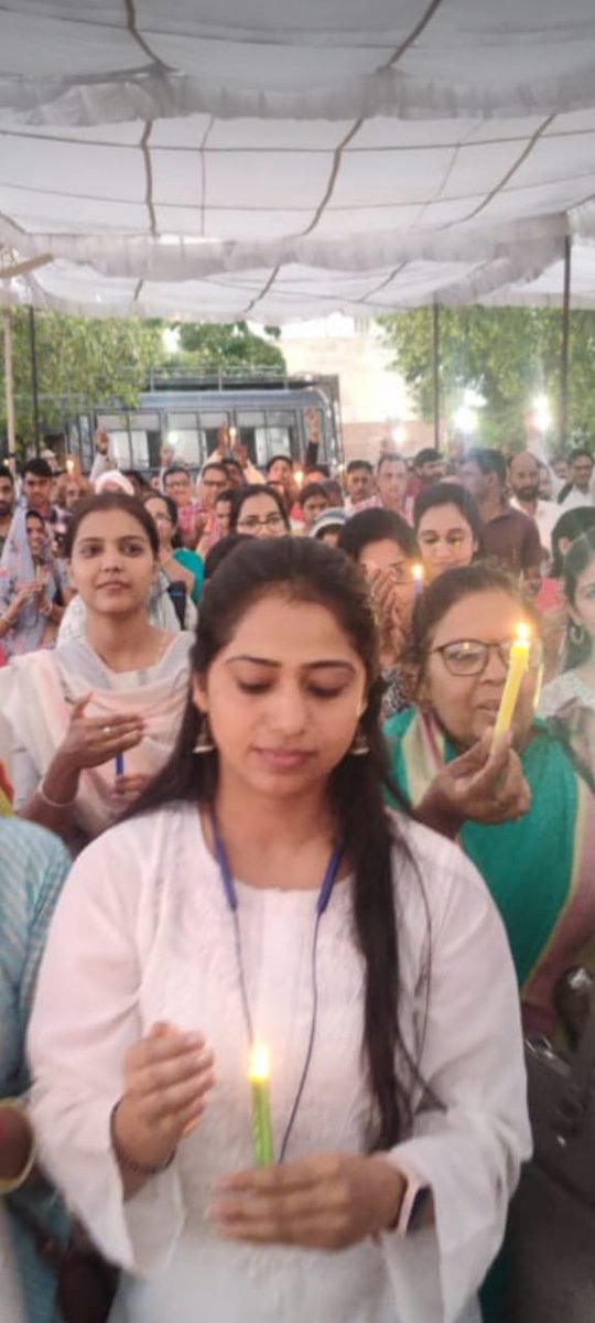 LalitaKawat11's tweet photo. माननीय मुख्यमंत्री महोदय जी से निवेदन है कि मंत्रालय कर्मचारियों की पीड़ा को समझते हुए उनकी मांगों को सकारात्मक रूप से लेकर पूर्ण करने का प्रयास किया जावे जिससे मंत्रालय कर्मचारियों मैं खुशी का माहौल हो एवम अपने कार्यालय में राजकाज सुचारू रूप से कर सकें.@ashokgehlot51 @Babu_akta https://t.co/Y0WIE1yEMG