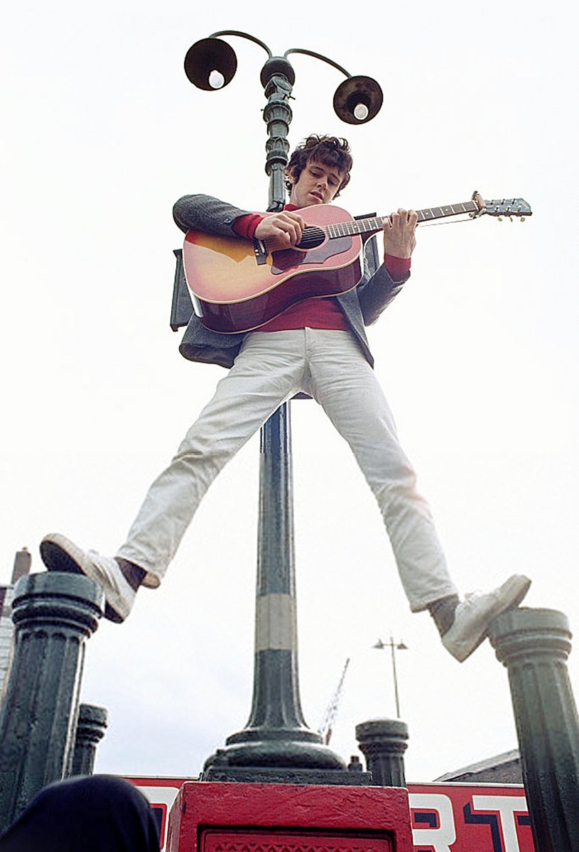 Backingtraks's tweet image. Happy 77th birthday to #Donovan. 
Born Donovan Phillips Leitch on May 10th, 1946 in Glasgow, Scotland, he scored the 1966 US No.1 &amp;amp; 1967 UK No.2 single 'Sunshine Superman'. 
'Mellow Yellow' reached US No.2 the following year, 'Hurdy Gurdy Man' reaching the UK &amp;amp; US Top 5 in 1968.