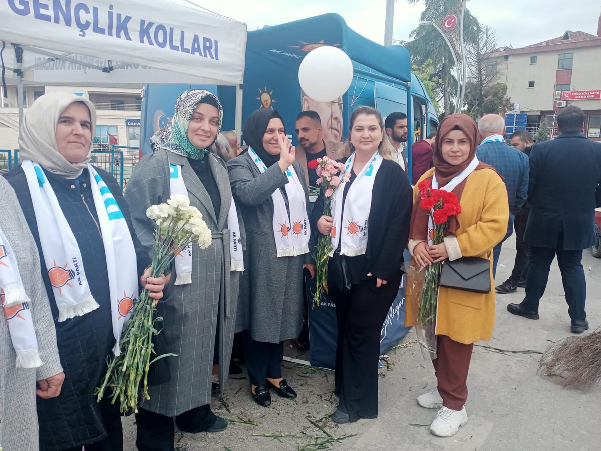 ArtutGulay's tweet photo. 📌DİLOVASı

Milletvekilimiz Sn. Cemil YAMAN, İlçe Başkanımız Sn. İlhan YILDIRIM, İl Yöneticimiz Halil İbrahim Arslan, İlçe teşkilat yöneticilerimiz ile birlikte “Anneler Günü” sebebiyle karanfil dağıtımı programına katılım sağladık.

#türkiyeyüzyılı🇹🇷 https://t.co/wZJ4BkO0w4
