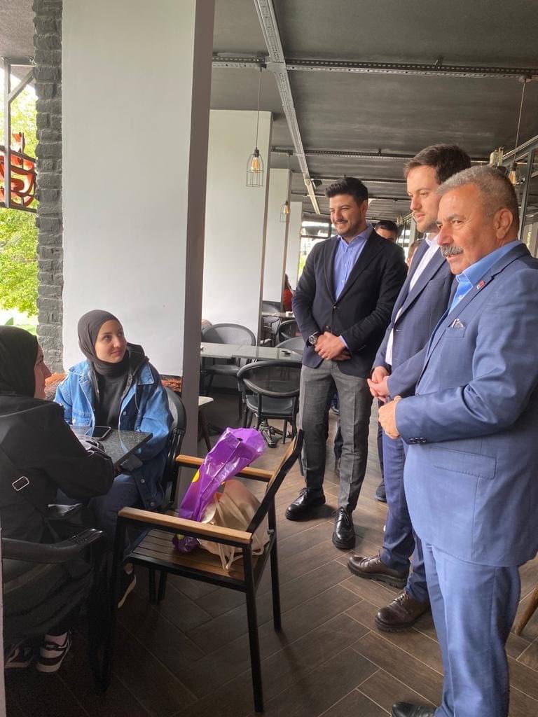 chpcatalcagenc's tweet photo. İlçe başkanım��z Mimar Mehmet S. Çoban  , GK İl Başkan Yardımcımız Bedirhan Berk Doğru GK Başkanımız Kubilay Tuncel 3.Bölge Milletvekili Adaylarımız Oğuz Kemal Yakar, Recep Karakoç ile birlikte vatandaşlarımızla bir araya gelerek sohbet ettik. https://t.co/I2SBsXaTgZ