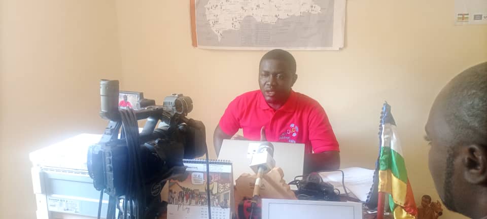 #Centrafrique: Mouvement de boycott des opérateurs des télécoms, nous passons à la vitesse supérieure. Trop c'est trop <a href="/RFIAfrique/">RFI Afrique</a> <a href="/UN_CAR/">MINUSCA</a> <a href="/agoufleury/">Fleury Venance Agou</a> <a href="/RJDH_RCA/">RJDH-RCA</a> <a href="/LANOCA7/">LANOCA</a> <a href="/r_maleyo/">Rocard Maleyo</a> <a href="/Rosmon_GdC/">Rosmon Zokoue ( Rosmon Graine de Champion)</a> <a href="/MediasOubangui/">Groupe Oubangui Médias</a> <a href="/RadioNdekeLuka/">Radio Ndeke Luka</a> <a href="/VOAAfrique/">VOA Afrique</a> <a href="/FA_Touadera/">Faustin-Archange Touadéra</a> <a href="/VOAAfrique/">VOA Afrique</a>