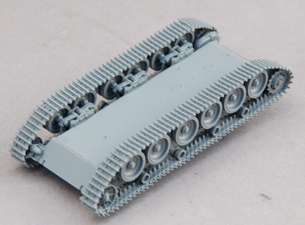 milmodelscene's tweet photo. Another update on an earlier post, now photos of the completed tracks on the new Vespid 1/72 Centurion Mk V. Super fit, and with moulded in track sag in the top run. 😀 #MAFVA #Braillescale @JaaaagIrr @TigerHobbiesLTD https://t.co/aBKf6DUlmR