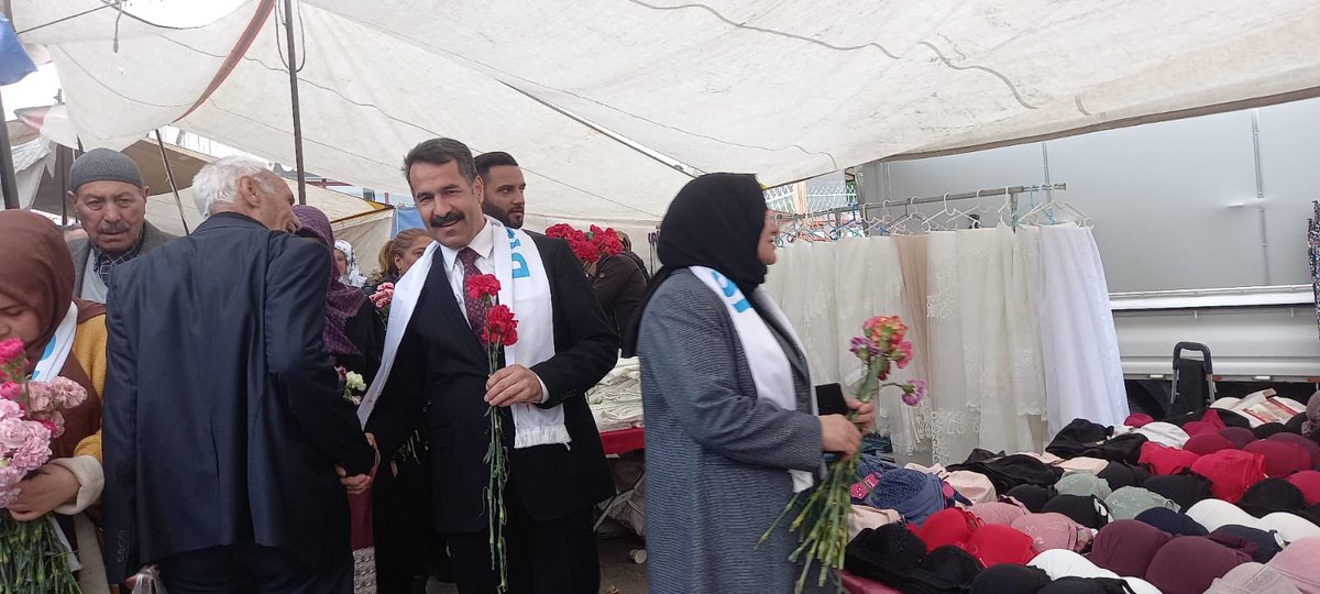 📌DİLOVASI

Milletvekilimiz Sn. Cemil YAMAN, İlçe Başkanımız Sn.İlhan YILDIRIM, Belediye Başkanımız Sn.Hamza ŞAYİR, İl Yöneticimiz  Sn. Halil İbrahim ARSLANI , İlçe teşkilat yöneticilerimiz ile birlikte esnaf ziyaretlerimiz…

#türkiyeyüzyılı🇹🇷 
#doğruzamandoğruadam