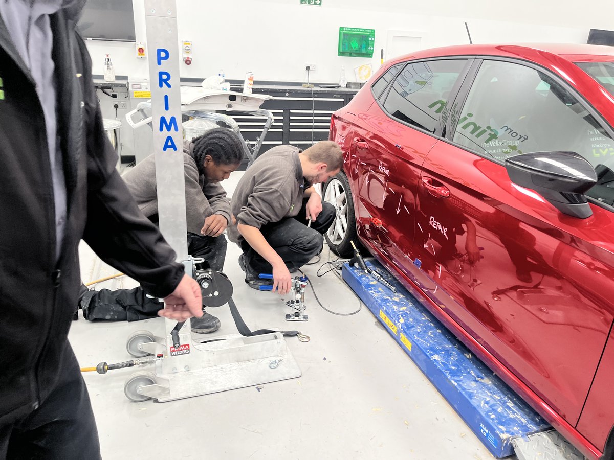 We proudly hosted a celebration event at our Manchester Trafford Park site yesterday to officially mark the bodyshop becoming an LV= General Insurance Sole Site and the first @LVElectriX  approved bodyshop in the LV= network.