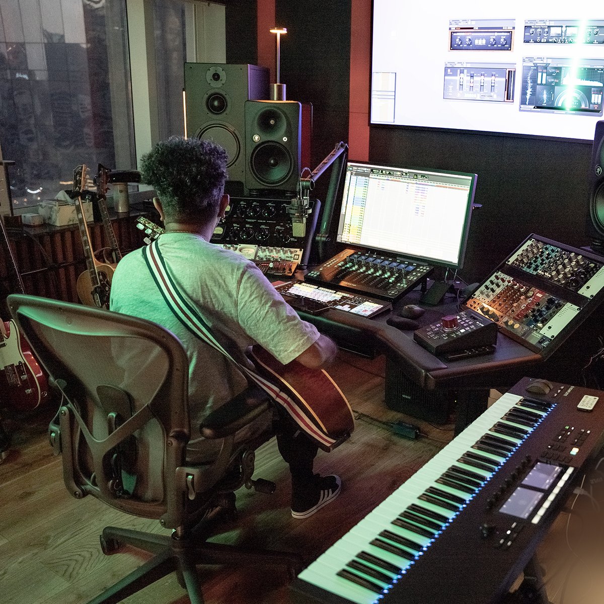 lpmestudios's tweet photo. In-the-making of a great new project; feeling good and vibing good in our studio space!
#LPMEStudios #composer #producer #recordingstudio #dolbyatmos #sony #studiovibes #inspired #workinprogress #lpme @lpmestudios https://t.co/hBFHA52bR1